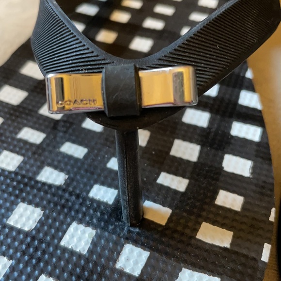 NWOT Coach black and white Amel Bow rubber flip flops, size 9/10 - Picture 2 of 8